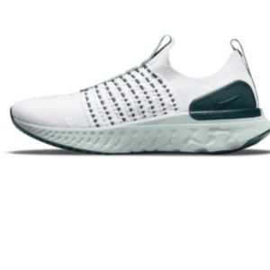 Nike React Phantom Run Flyknit 2